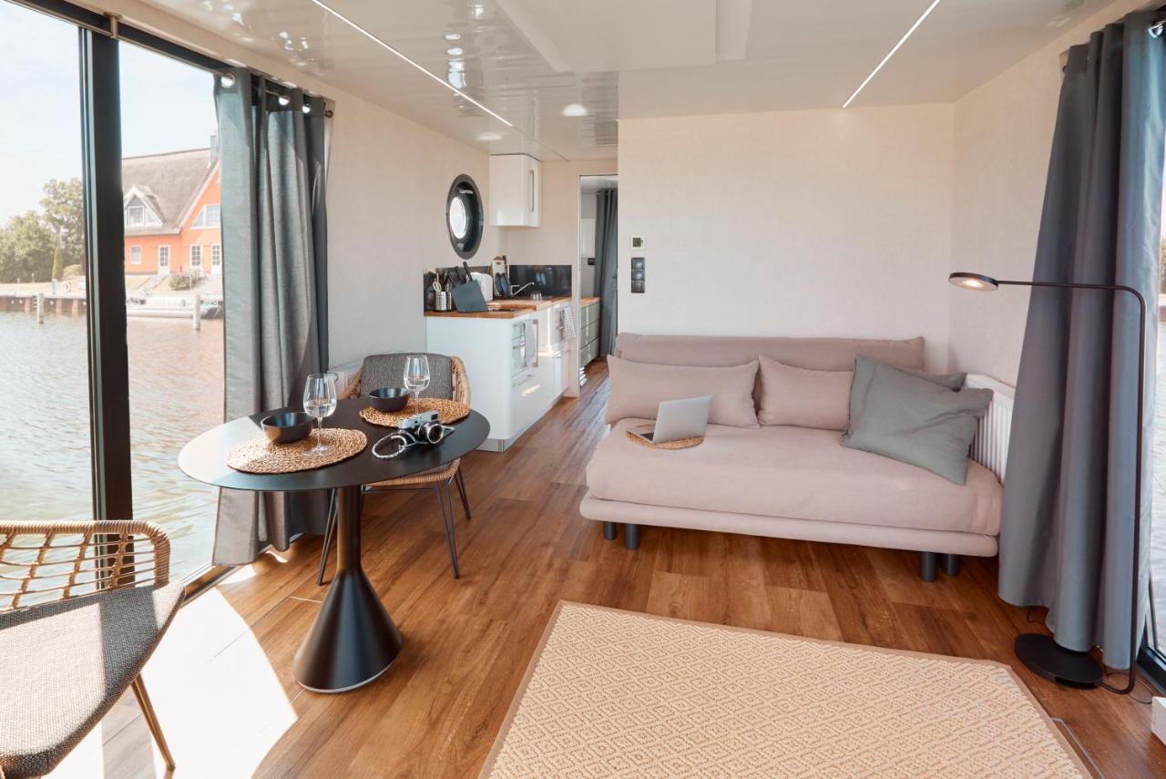 Hausboote Und Fewo Vieregge エクステリア 写真
