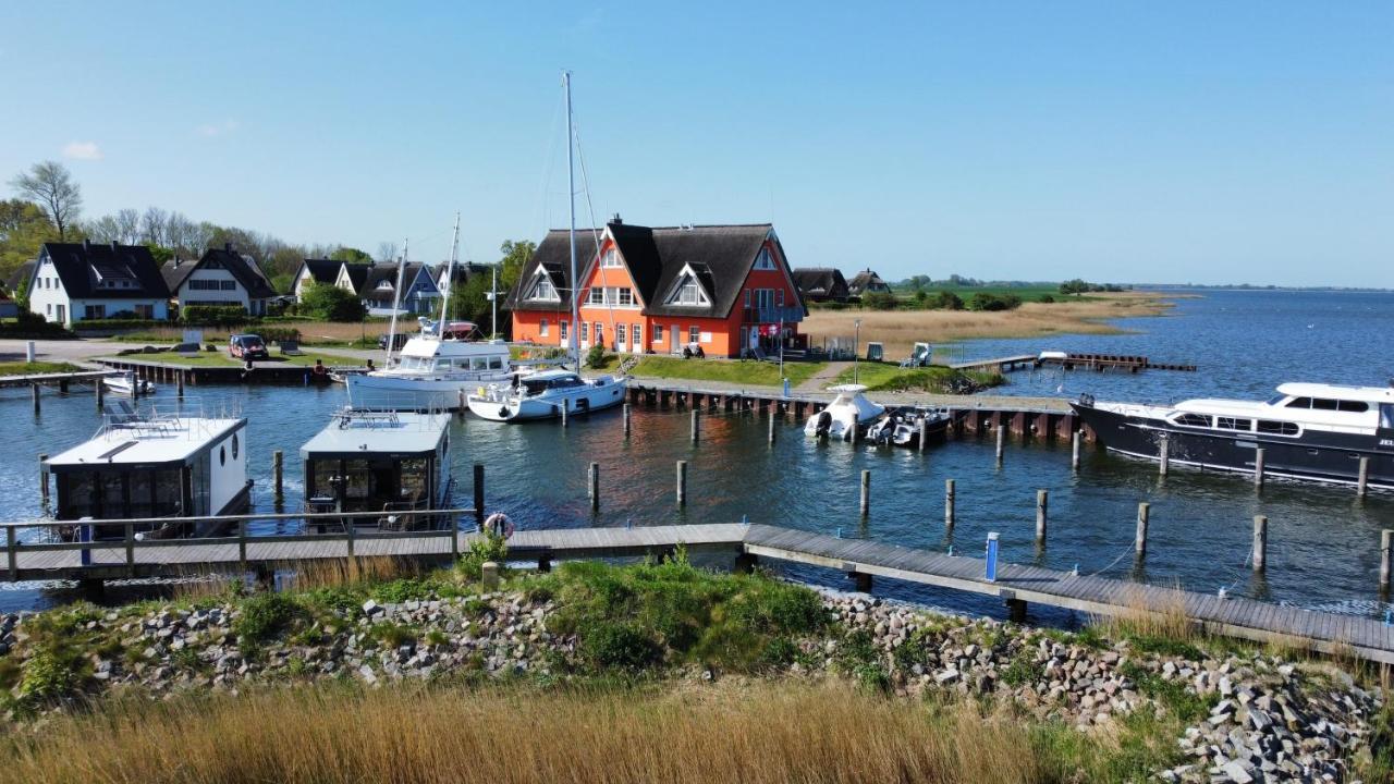 Hausboote Und Fewo Vieregge エクステリア 写真